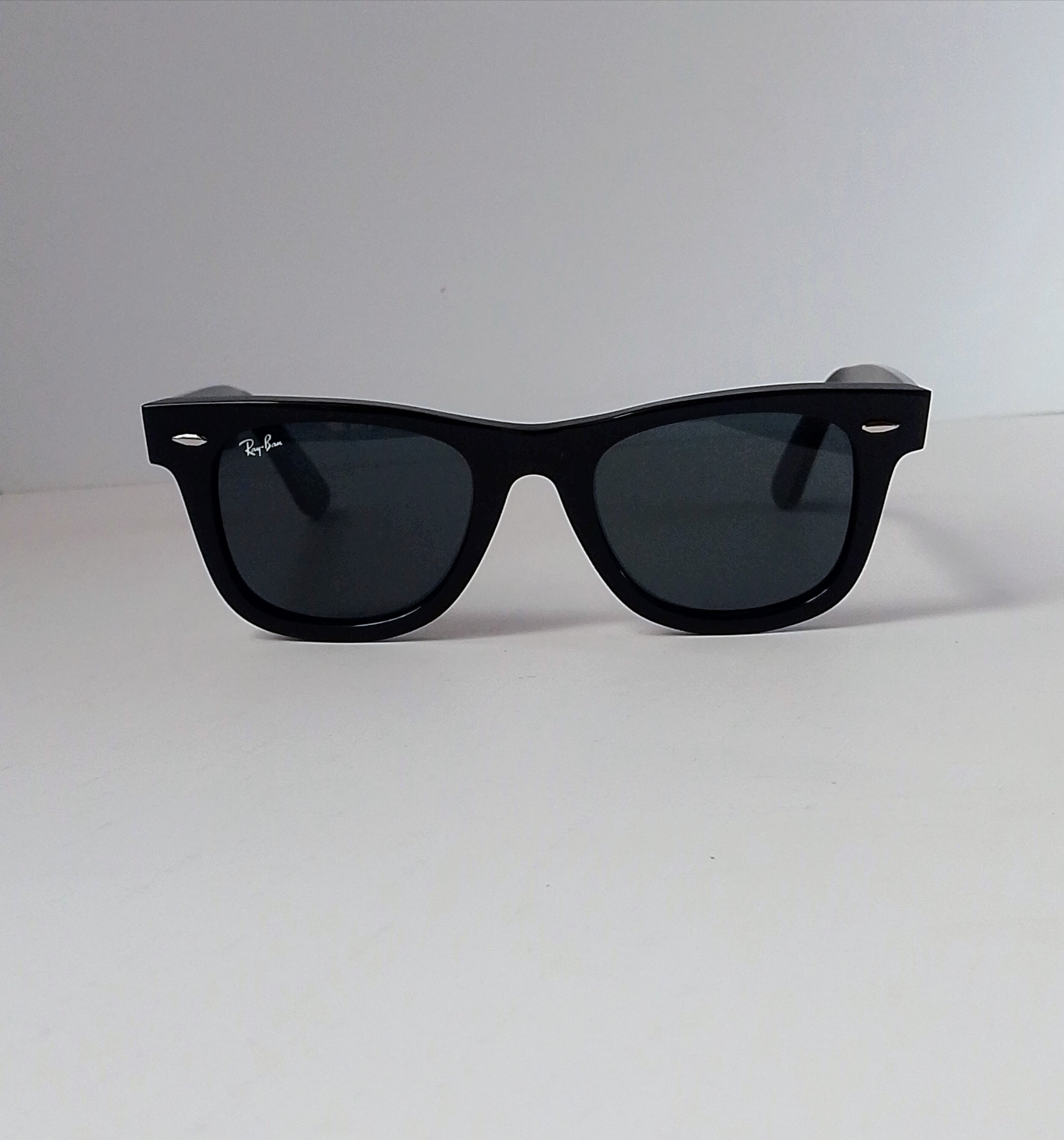 black wayfarer  sunglasses front look