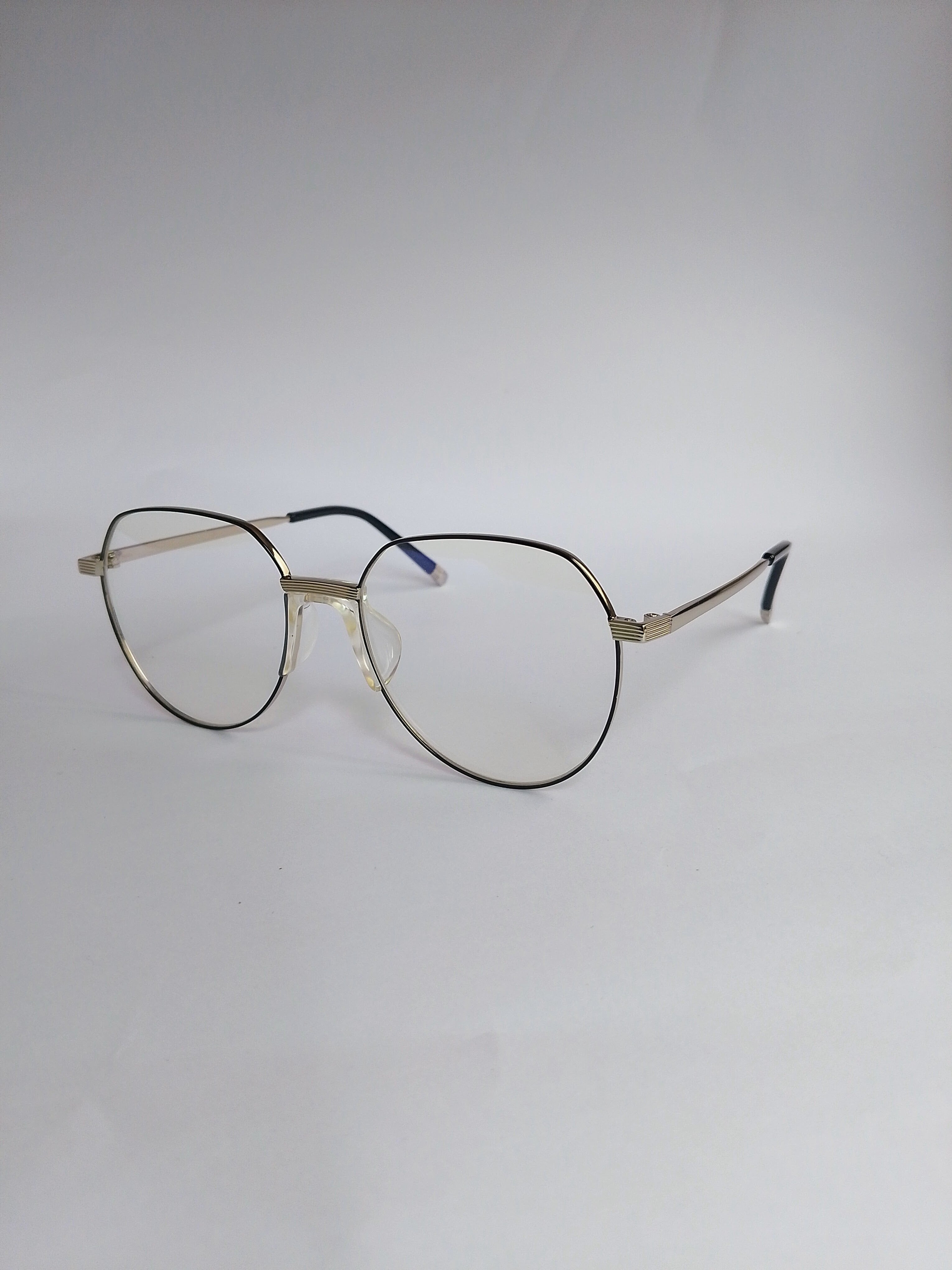 Orbit Frame – Gold Black, 3/4 view