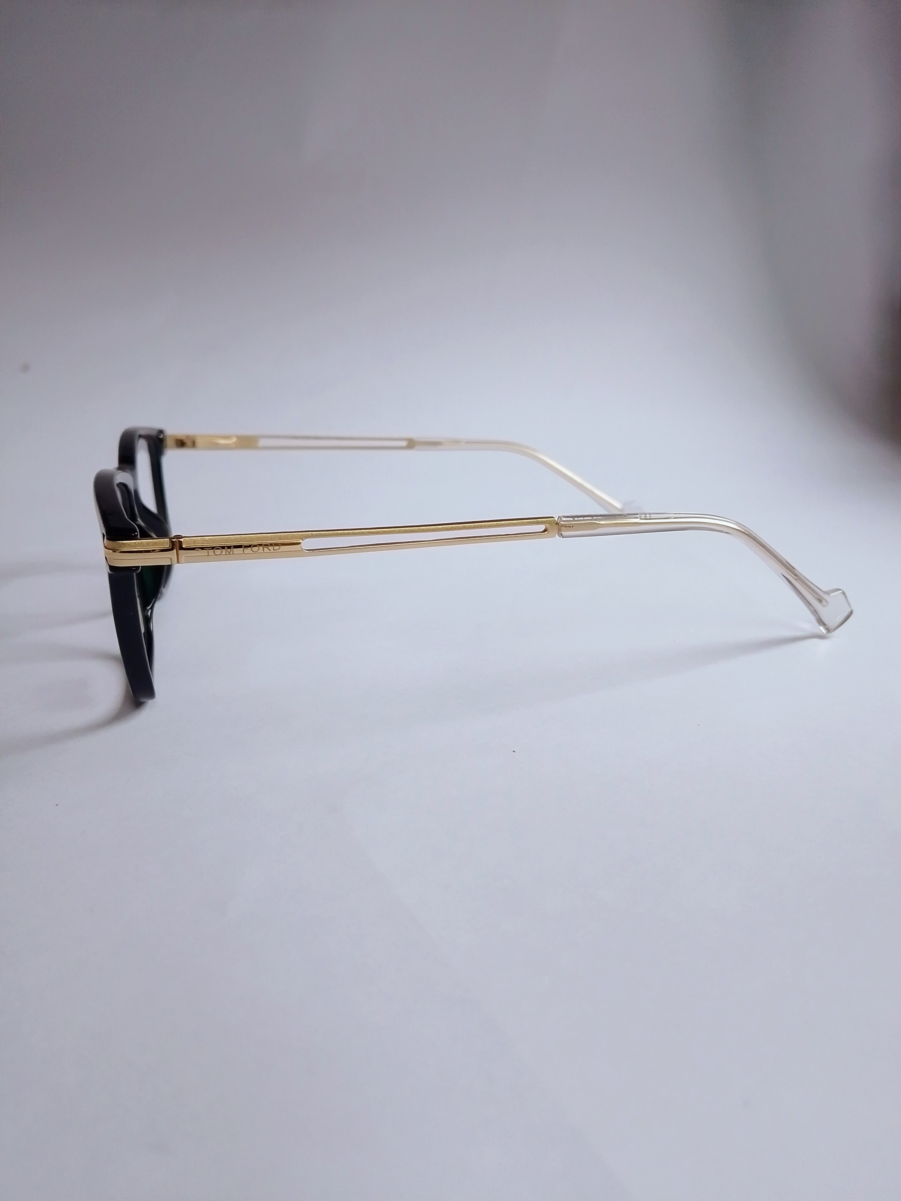 Noir Gold Optical – front view