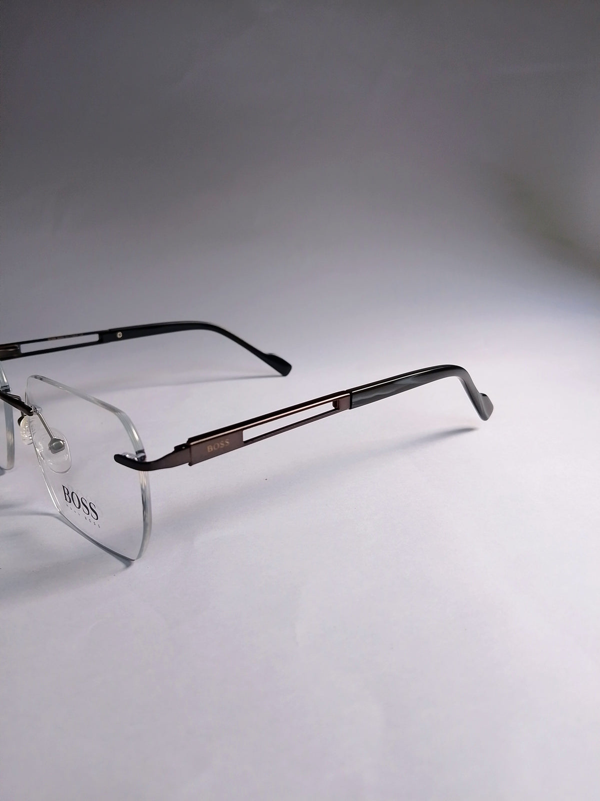 Rovan lightweight rimless frame side view with sleek black detailing