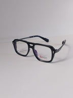 3/4right to left angle of black stylish wayfarer